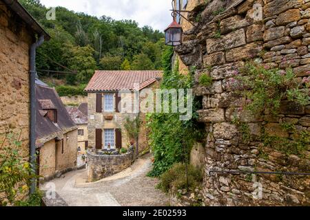 Old stone house in beautiful Village of Beynac-et-Cazenac, Dordogne Valley, France Beynac Castle Chateau de Beynac Stock Photo