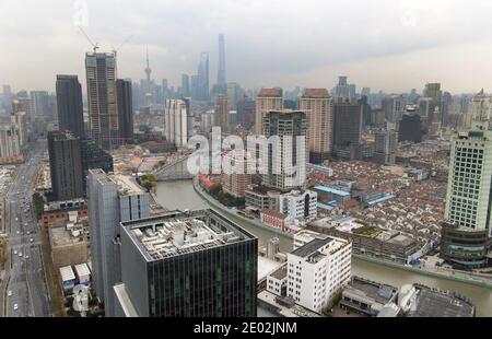 Shanghai. 29th Dec, 2020. Aerial photo taken on Dec. 29, 2020 shows a view along the Suzhou River in Shanghai, east China. Credit: Fang Zhe/Xinhua/Alamy Live News Stock Photo