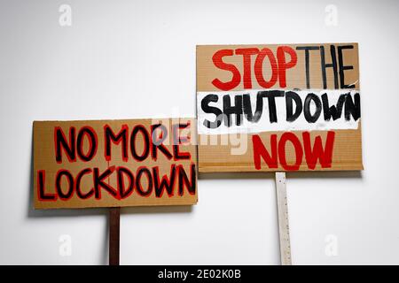 Protestive placard against coronavirus lockdowns against wall Stock Photo