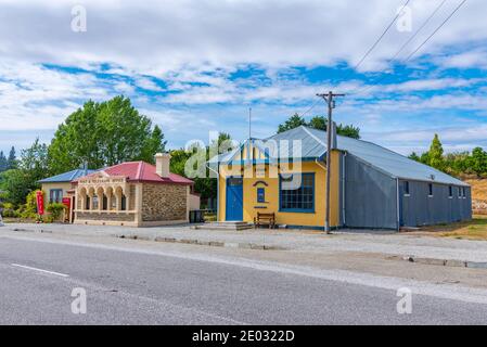 Post office and Peace memorial hall in Ophir, New Zealand Stock Photo