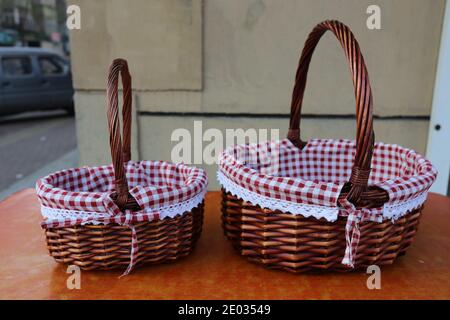 Two brown picnic baskets for sale on the table, food baskets with tablecloth Stock Photo