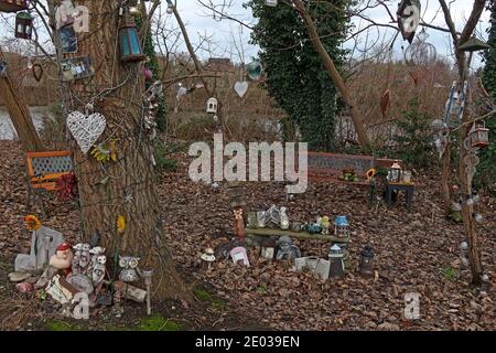 Suicide memorial garden shrine,Latchford Locks,Latchford,Thelwall Lane,Warrington,Cheshire,England,UK Stock Photo