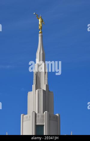 The Phoenix Temple of the Church of Jesus Christ of Latter Day Saints (LDS Church) with the Angel Moroni Statue on top of the spire Stock Photo