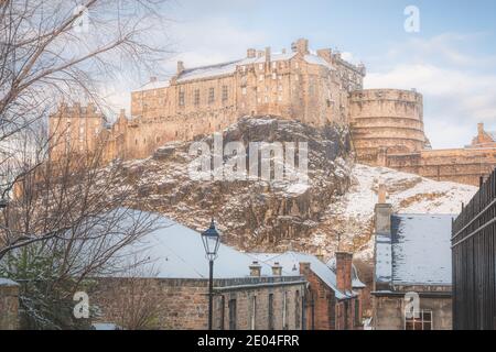 Edinburgh Castle looking gorgeous on a December's morning after a fresh overnight snowfall. Stock Photo