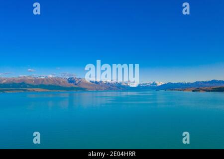 Aoraki / Mt. Cook viewed behind lake Pukaki in New Zealand Stock Photo