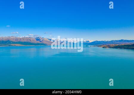 Aoraki / Mt. Cook viewed behind lake Pukaki in New Zealand Stock Photo