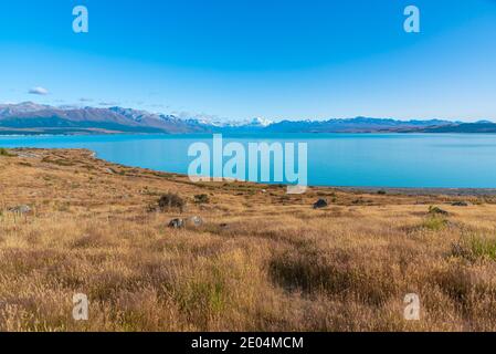 Aoraki / Mt. Cook viewed behind lake Pukaki in New Zealand Stock Photo