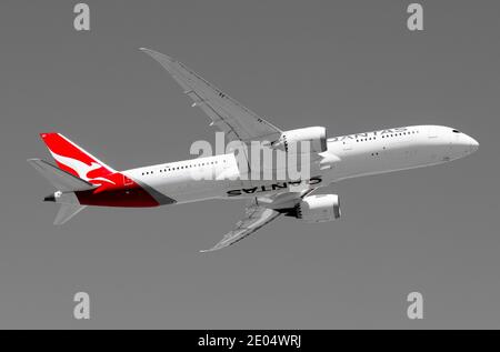 Qantas Boeing 787 Dreamliner VH-ZNC in mono with red highlight Stock Photo