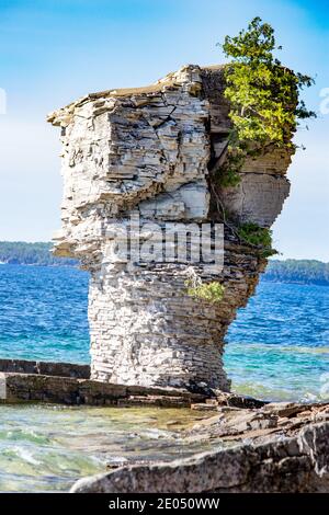 Big Flower pot rock formation seen close, Lake Huron, ON. Spectacular scenery in the summer in Georgian Bay in ON, Canada. There are over 30,000 islan Stock Photo