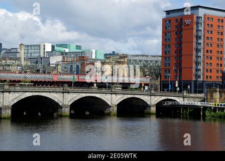 Glasgow skyline, railway bridge over the Clyde in the foreground Stock Photo