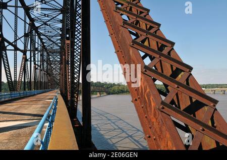 The historic Chain of Rocks Bridge used to carry Route 66 across the Mississippi River between Illinois and Missouri, and features a distinctive bend. Stock Photo