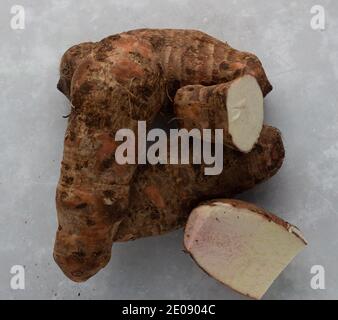 Cocoyam. Dasheen. Eddo. Taro. Tropical root crop Stock Photo - Alamy