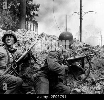 German soldiers of the 24th Panzer Division in action during the fighting for the southern station of Stalingrad, September 15, 1942 Stock Photo