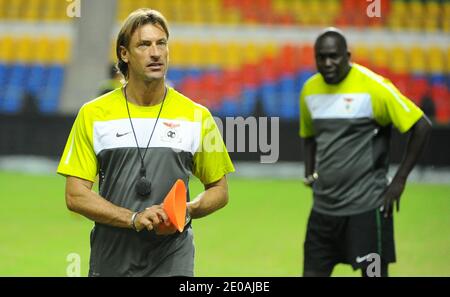 File Picture of Zambia' s French coach Herve Renard during the 2011 African  Cup of Nations in Lubango, Angola on January 17, 2010. Photo by Henri  Szwarc/ABACAPRESS.COM Stock Photo - Alamy