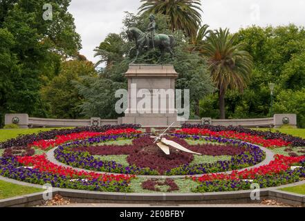 Floral clock and King Edward VII memorial in the Kings Domain gardens, facing St Kilda Road, Melbourne, December 2020. Stock Photo