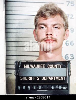 1982 , Milwaukee , USA : JEFFREY DAHMER aka the MILWAUKEE CANNIBAL ...