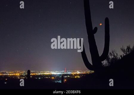 Total lunar eclipse over the desert in Tucson, Arizona Stock Photo