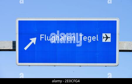 Autobahnschild, Flughafen Tegel, Reinickendorf, Berlin, Deutschland Stock Photo