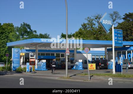 Aral Tankstelle, Argentinische Allee, Zehlendorf, Berlin, Deutschland Stock Photo