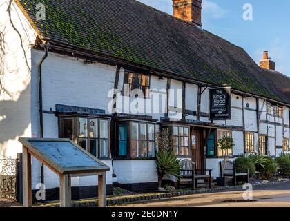 15th Century Kings Head Pub in Aston Cantlow, Warwickshire, England. Stock Photo