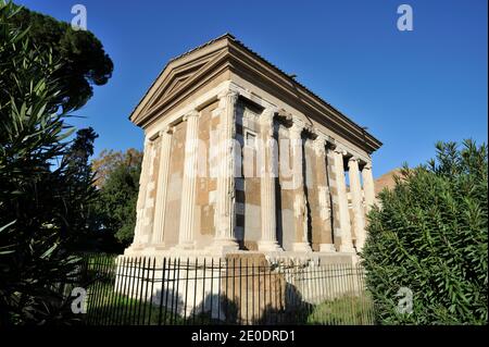italy, rome, forum boarium, temple of portunus virilis