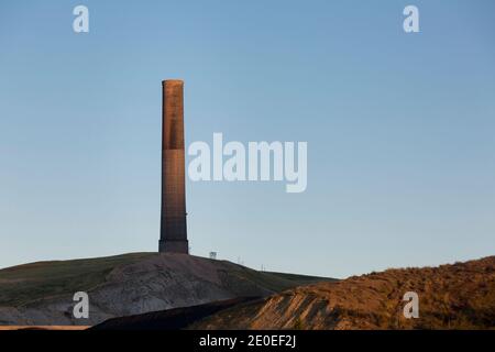 The sun sets at the Anaconda Smelter Stack in Anaconda Montana. Built in 1918 as part of the former Anaconda Copper Mining Company’s Washoe Smelter, t Stock Photo