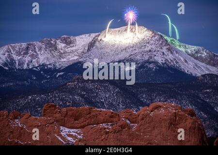 Colorado, USA. 31st Dec. 2020  Fireworks ring in the new year from the top of America's mountain, Pikes Peak. Each year since 1922 a group of hardy souls makes the frigid climb to the 14,115 foot summit to set off fireworks. (ALAMY LIVE NEWS/Chuck Bigger credit:Chuck Bigger/Alamy Live News Stock Photo