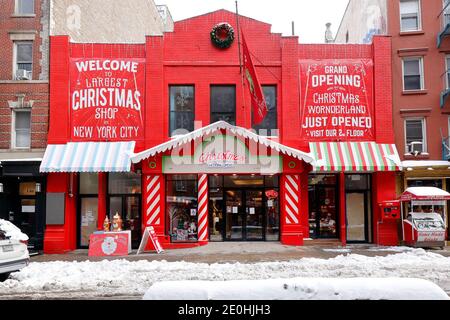 Christmas in New York, 142 Mulberry St, New York, NYC storefront photo of a christmas decoration shop in Manhattan's Little Italy neighborhood. Stock Photo