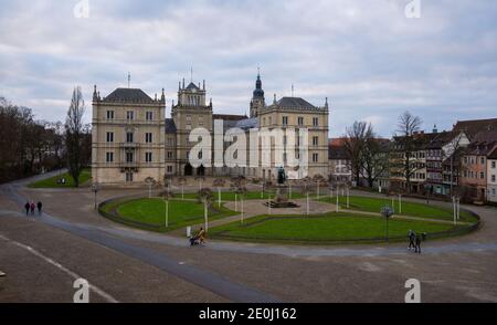 Coburg, Germany. 01st Jan, 2021. Only a few people walk through Coburg's Schlossplatz. The city of Coburg has tightened its Corona regulations because of further rising infection figures. From this Thursday (31.12.2020), only two specifically named households with a maximum of five adults are allowed to visit each other. Credit: Nicolas Armer/dpa/Alamy Live News Stock Photo