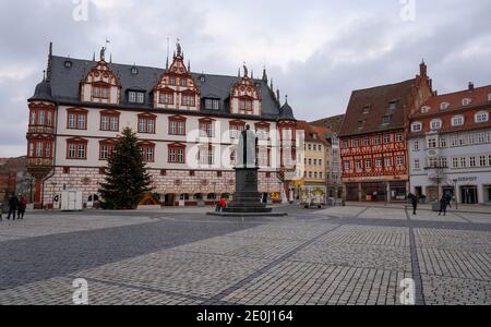 Coburg, Germany. 01st Jan, 2021. Only a few people walk through Coburg's market square. The city of Coburg has tightened its Corona regulations because of further rising infection figures. From this Thursday (31.12.2020), only two specifically named households with a maximum of five adults are allowed to visit each other. Credit: Nicolas Armer/dpa/Alamy Live News Stock Photo