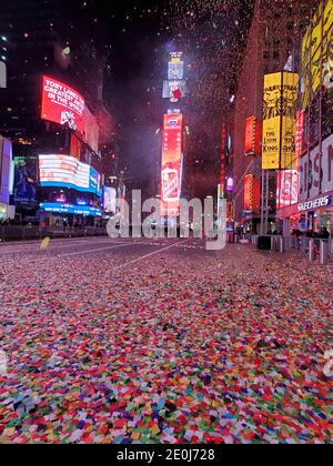 New York, New York, USA. 1st Jan, 2021. New York City December 31, 2020 New Years Eve for the first time since the beginning of the tradition of the Ball drop no revelers were allowed in Times Square due to the corona virus Credit: Bruce Cotler/ZUMA Wire/Alamy Live News Stock Photo