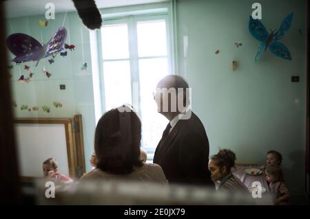 French President Francois Hollande visits the kindergarten of the Elysee Palace in Paris, France on July 19, 2012. Photo by Fred Dufour/Pool/ABACAPRESS.COM Stock Photo