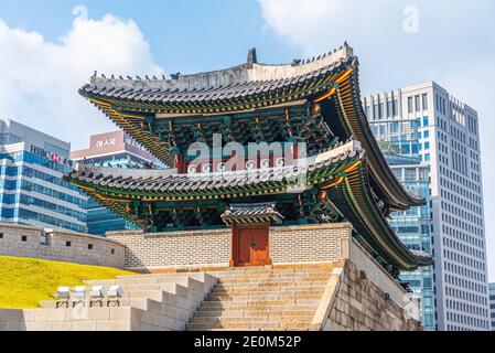 SEOUL, KOREA, OCTOBER 20, 2019: Cityscape of Seoul behind Sungnyemun Gate, Republic of Korea Stock Photo