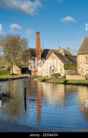 River eye high water levels in the cotswold village of Lower Slaughter on Christmas eve. Lower Slaughter, Cotswolds, Gloucestershire, England Stock Photo