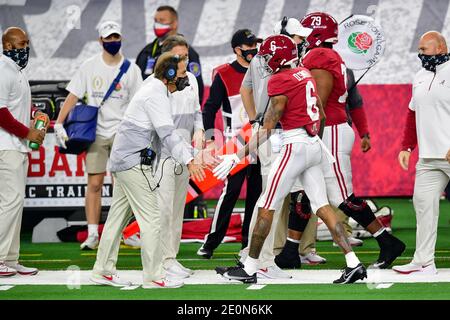 Arlington, Texas, USA. 01st Jan, 2021. Alabama Crimson Tide wide receiver DeVonta Smith (6) catches a pass for a touchdown as he celebrates with Alabama Crimson Tide head coach Nick Saban In a game between the Alabama Crimson Tide and the Notre Dame Fighting Irish of the 2021 CFP Semifinal Rose Bowl football game Presented by Capital One at AT&T Stadium in Arlington, Texas, January 1st, 2021.Manny Flores/CSM Credit: Cal Sport Media/Alamy Live News Stock Photo