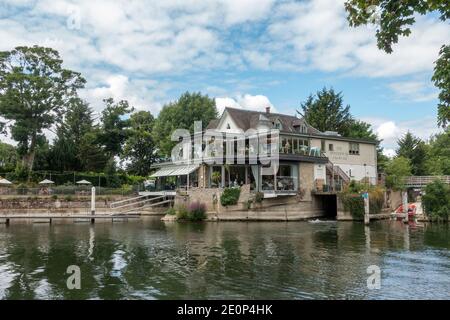 The Boathouse at Boulters Lock restaurant, Ray Mill Island, River Thames, Maidenhead, Berkshire, UK. Stock Photo