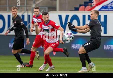 Heidenheim, Germany. 02nd Jan, 2021. Football: 2. Bundesliga, 1. FC Heidenheim - 1. FC Nürnberg, Matchday 14 at Voith Arena. Heidenheim's Denis Thomalla (l) and Nürnberg's Johannes Geis fight for the ball. Credit: Stefan Puchner/dpa - IMPORTANT NOTE: In accordance with the regulations of the DFL Deutsche Fußball Liga and/or the DFB Deutscher Fußball-Bund, it is prohibited to use or have used photographs taken in the stadium and/or of the match in the form of sequence pictures and/or video-like photo series./dpa/Alamy Live News Stock Photo