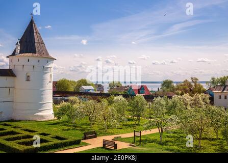 Round Garden Tower Rostov Kremlin and Metropolitan Garden with blooming apple trees in spring. Rostov Veliky, Yaroslavl Region, Golden Ring of Russia Stock Photo