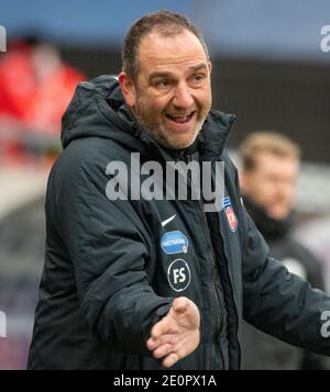 Heidenheim, Germany. 02nd Jan, 2021. Football: 2nd Bundesliga, 1. FC Heidenheim - 1. FC Nürnberg, Matchday 14 at the Voith Arena. Heidenheim's coach Frank Schmidt gestures on the sidelines. Credit: Stefan Puchner/dpa - IMPORTANT NOTE: In accordance with the regulations of the DFL Deutsche Fußball Liga and/or the DFB Deutscher Fußball-Bund, it is prohibited to use or have used photographs taken in the stadium and/or of the match in the form of sequence pictures and/or video-like photo series./dpa/Alamy Live News Stock Photo