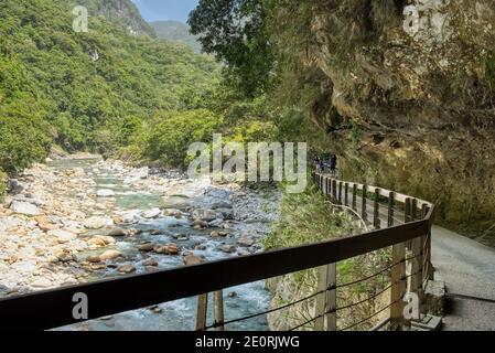 Walking path built into side of mountain on Shakadang trail in Taroko Gorge, Taroko National Park, Taiwan Stock Photo