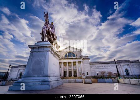 Saint Louis, MO--Dec 26, 2020; Bronze statue of King Louis IX on Horse in plaza stands in front of St. Louis Art Museum (SLAM) with clouds in backgrou Stock Photo