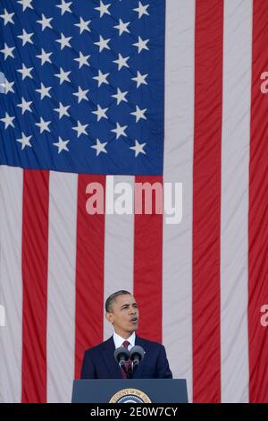 11 November 2012 - Arlington, Virginia - US President Barack Obama (L ...