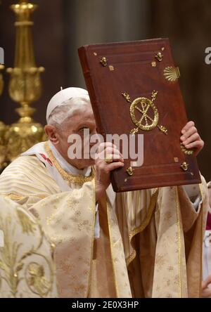 Pope Benedict XVI celebrates the solemn Christmas Eve mass in St Peter ...
