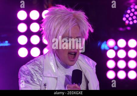 December 31, 2020, New York, New York, USA: NEW YORK, NY - DECEMBER 31: Cyndi Lauper performs in Times Square on New Years Eve on December 31, 2020 in New York City. (Photo by Gary Hershorn/NYPPA/TSA/POOL) (Credit Image: © Bruce Cotler/ZUMA Wire) Stock Photo