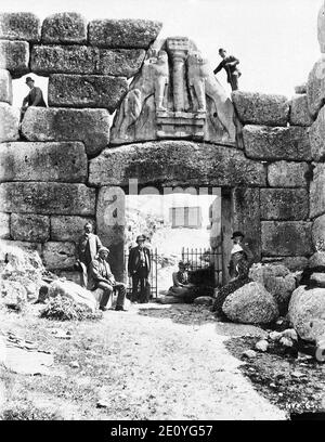 Lion Gate Mykene with Wilhelm Dörpfeld and Heinrich Schliemann. Stock Photo