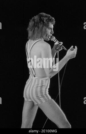 Freddie Mercury of Queen. Live at Cardiff Castle festival 10/09/1976 Stock Photo