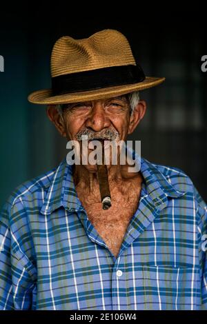 Old man with a long cigar in his mouth, Plaza de la Catedral, Havana ...