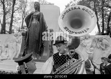 On October 5, 1997 is relocated in Trieste, Italian city but long under the Austro-Hungarian Empire, the monument, removed in 1921, to Princess Elizabeth of Austria 'Sissi', wife of Emperor Franz Joseph. For the occasion gathers a large number of nostalgic and fans of the Empire, with uniforms and vintage clothes. Stock Photo