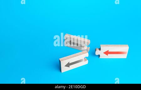 Arrow puzzles with alternative paths on a blue background. Choosing a further path, alternative options. Choice, new possibilities. Progress. Best est Stock Photo