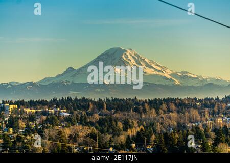 A view of Mount Rainier and Des Moines marina in autumn Stock Photo - Alamy